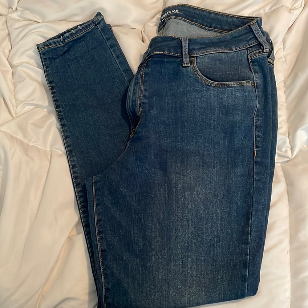 Super cute jeans!